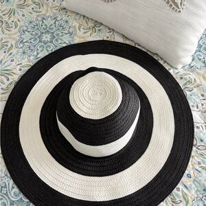 Classic Black & White Wide Brim Sun Hat